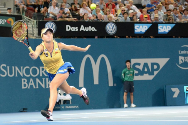 Элина Свитолина в матче против Марии Шараповой на турнире WTA Premier в Брисбене