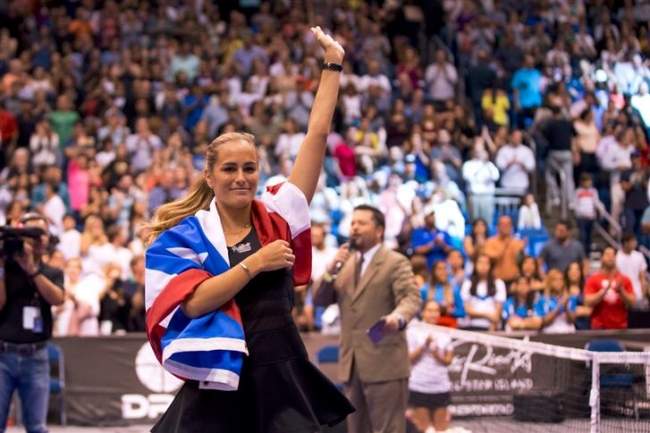 Пуиг одержала победу над Шараповой в выставочном матче в Пуэрто-Рико (ФОТО)