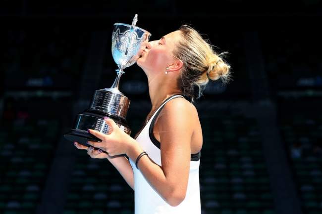 Чемпионка Australian Open Марта Костюк вернулась в Украину (ВИДЕО)