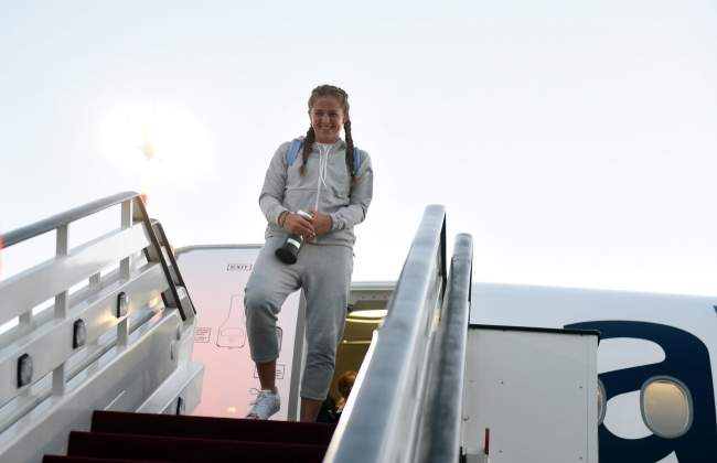 Елена Остапенко прилетела домой после победы на Ролан Гаррос (ФОТО)
