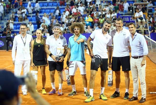 Легенды тенниса провели показательные матчи на турнирах в Европе 