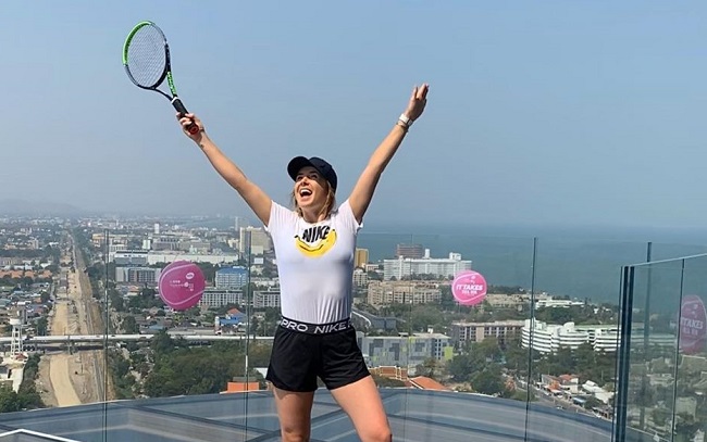 Свитолина сыграла в теннис на крыше знаменитого бара в Хуахине (ВИДЕО)
