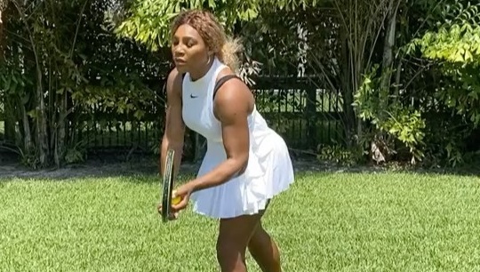 Серена Уильямс показала, как играет в теннис сама с собой (ВИДЕО)