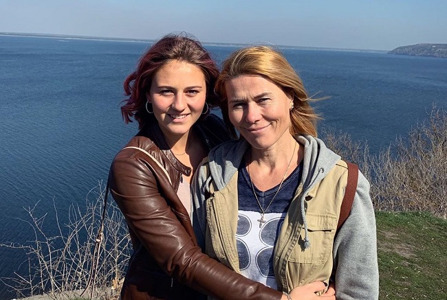 Марта Костюк: "Выбираться из психологической пропасти помогает мама"