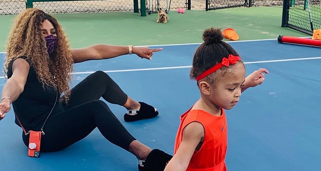 Серена Уильямс показала, как на корте тренируется её дочь