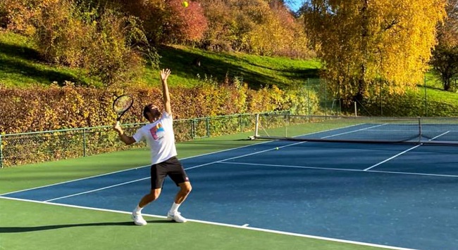 Роджер Федерер показал свою тренировку на корте в Швейцарии