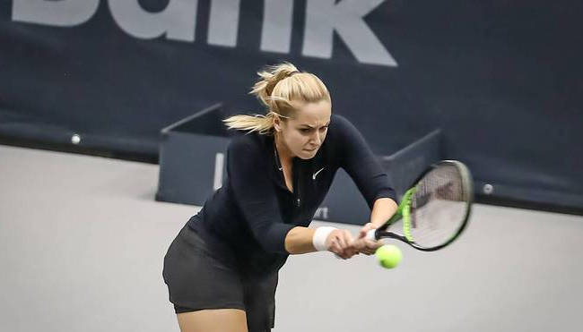 Лисицки получила травму на своём втором турнире после годичной паузы (ВИДЕО)