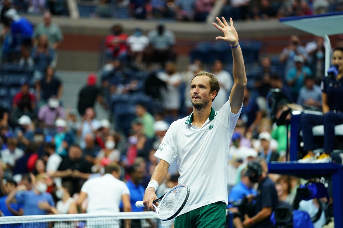 US Open. Медведев выиграл у Эванса, теннисист из второй сотни рейтинга пробился в четвертьфинал