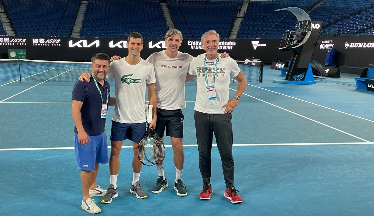 Новак Джокович: "Несмотря на все, что произошло, я хочу остаться в Мельбурне и попробовать побороться на Australian Open"