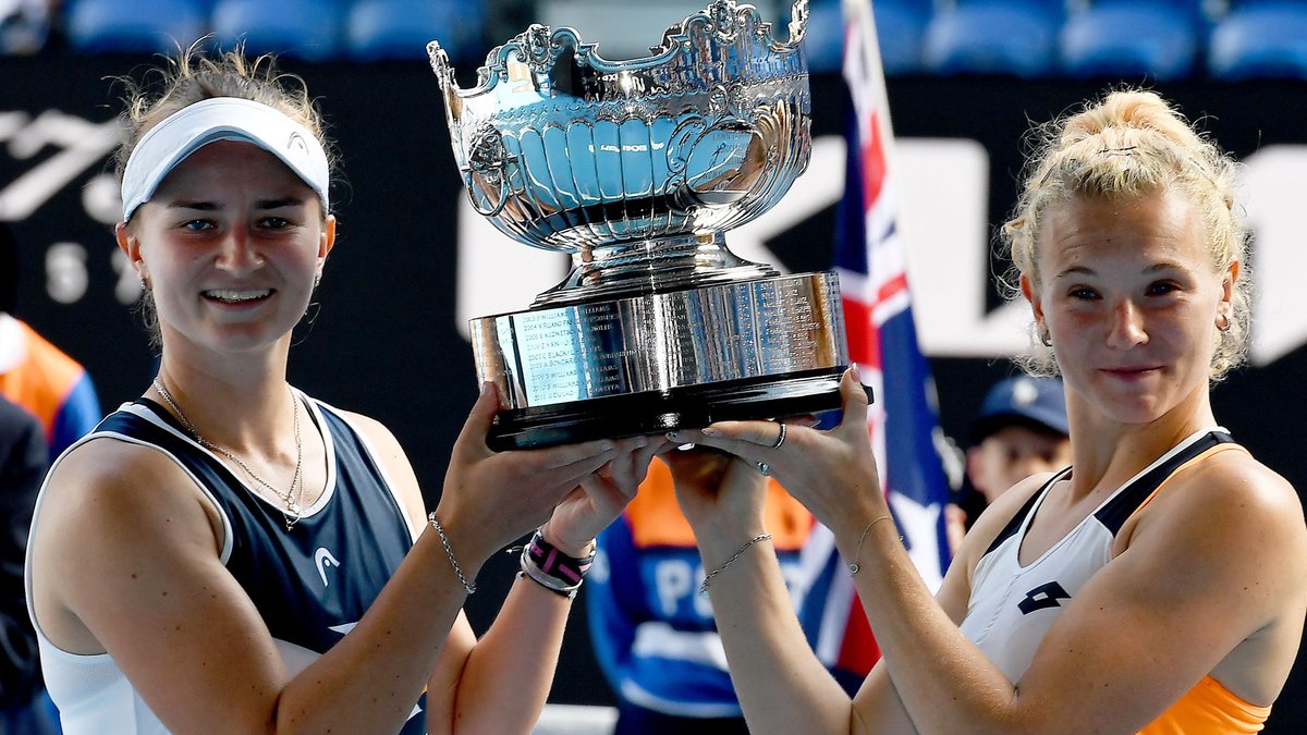 Australian Open. Крейчикова та Синякова вперше стали чемпіонками турніру