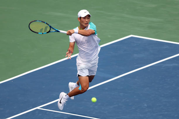 Вашингтон. 18-летний китаец впервые вышел в третий круг на турнире ATP 500, Димитров и Тиафо выиграли свои стартовые матчи