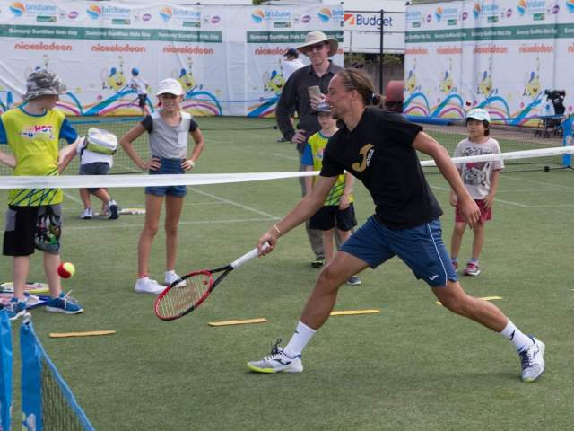 Александр Долгополов принял участие в Kid's Day на турнире в Брисбене