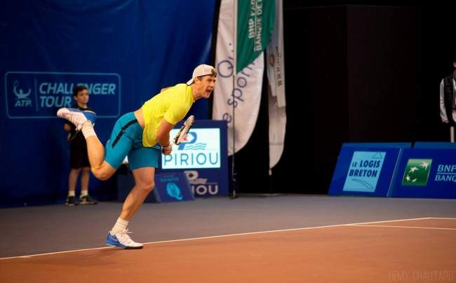Илья Марченко одержал волевую победу во втором круге турнира в Кемпере