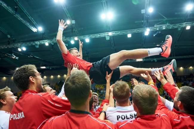 Кубок Дэвиса. Швейцария сохраняет место в элите, Польша впервые попадает в Мировую группу (+видео)