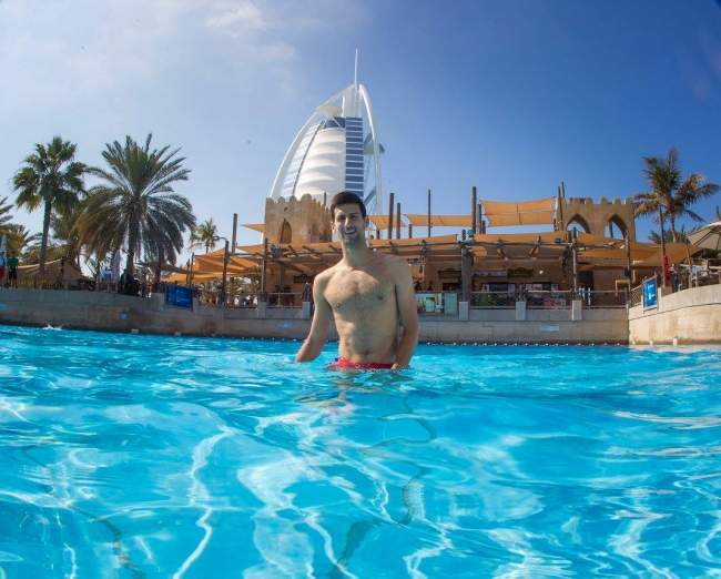 Джокович покатался на водной горке в Дубае (+фото и видео)