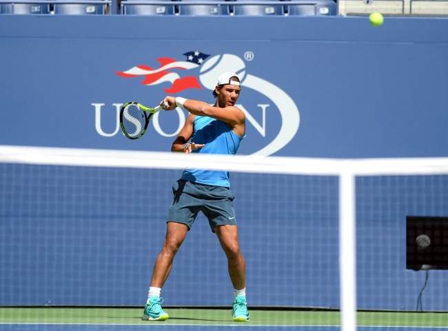 Уильямс и Кербер сыграют на Итоговом турнире, Федерер вернулся на корт, Надаль готовится к US Open (+фото)