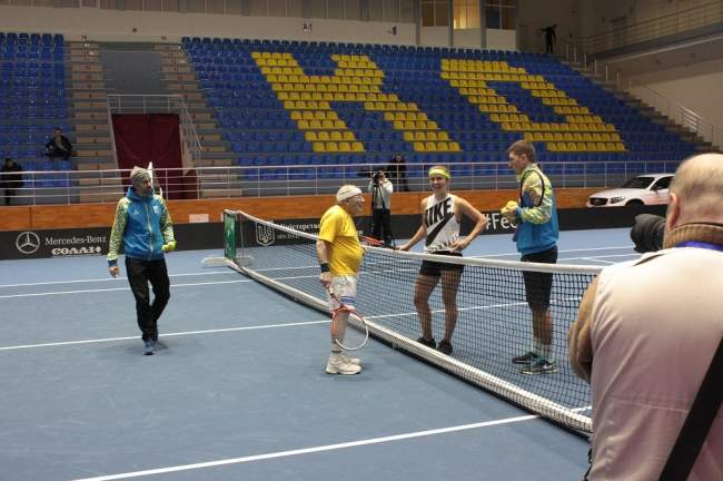92-летний теннисист из Харькова сыграл вничью со Свитолиной и готовится к матчу с Федерером на Уимблдоне