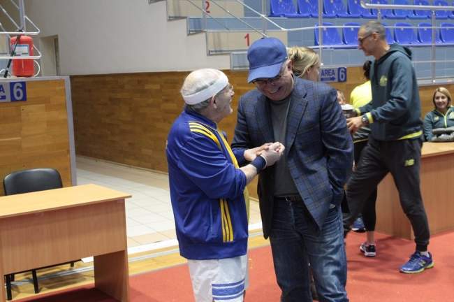 92-летний теннисист из Харькова сыграл вничью со Свитолиной и готовится к матчу с Федерером на Уимблдоне