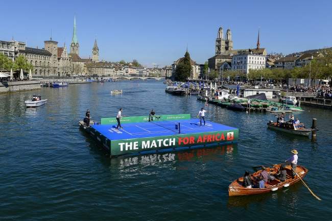 Федерер и Маррей сыграли в теннис на набережной в Цюрихе