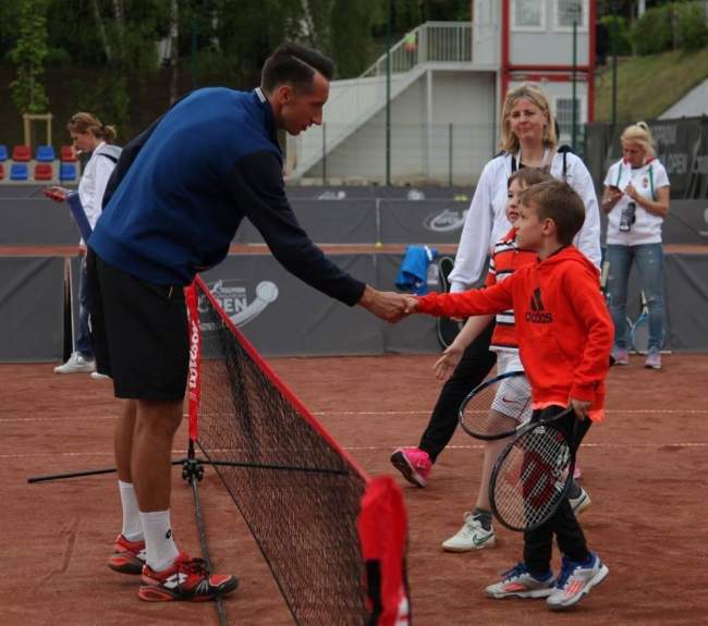 Сергей Стаховский стал участником Детского дня на турнире в Будапеште