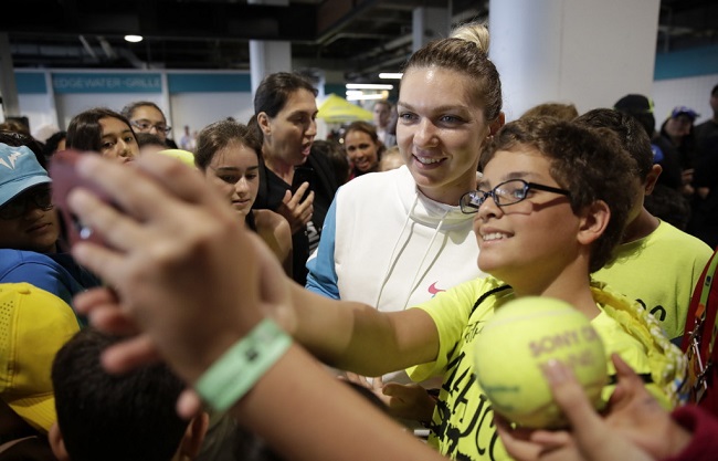 Топ-теннисисты приняли участие в социальных акциях накануне турнира в Майами