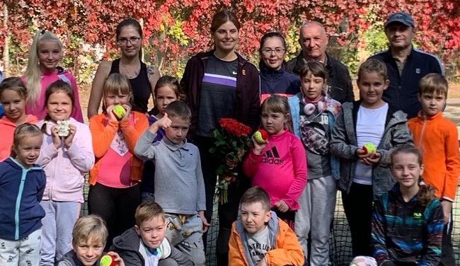 Катарина Завацкая встретилась с юными игроками в родном городе