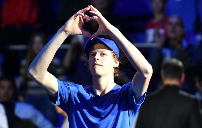 Next Gen ATP Finals. 18-летний Синнер празднует победу в матче с вторым сеяным