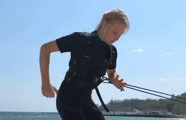 Даяна Ястремская тренируется на пляже в Одессе (ВИДЕО)