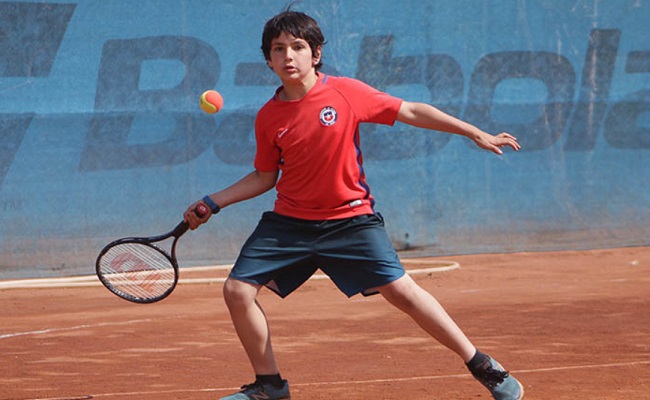 Юный теннисист из Чили впечатлил соцсети своей точностью (ВИДЕО)