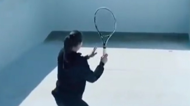 Бассейн вместо корта: как играют в теннис на карантине (ВИДЕО)