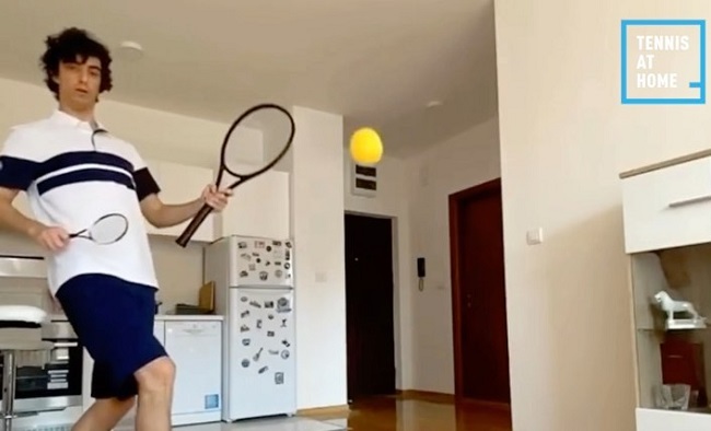 Трюки недели, которые понравились теннисистам и болельщикам (ВИДЕО)