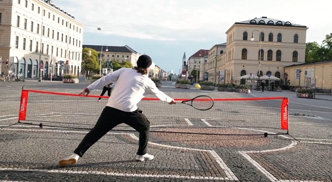 В Мюнхене сыграли в теннис прямо в центре города (ВИДЕО)