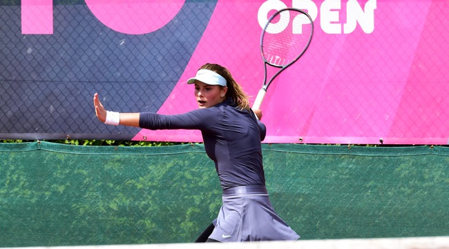 Катарина Завацкая выиграла свой стартовый матч на соревнованиях во Франции