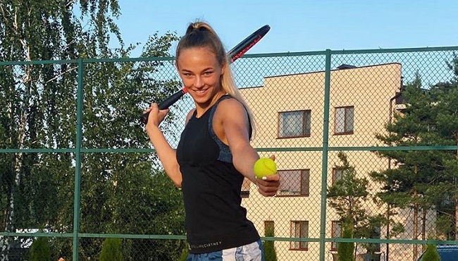 Дарья Билодид показала, как она учится играть в теннис (ВИДЕО)