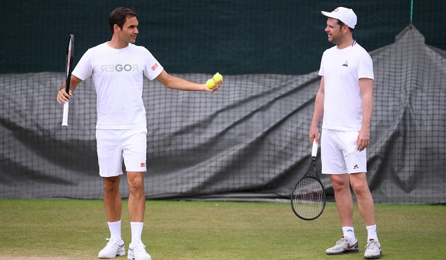 Тренер Федерера рассказал о восстановлении теннисиста после операции