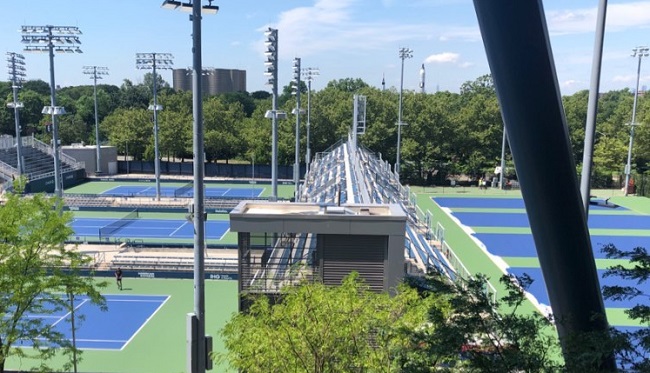 В Нью-Йорке готовят корты к проведению теннисных турниров