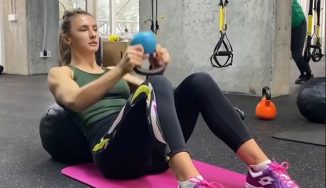 Леся Цуренко показала, какие упражнения она выполняет на тренировке (ВИДЕО)