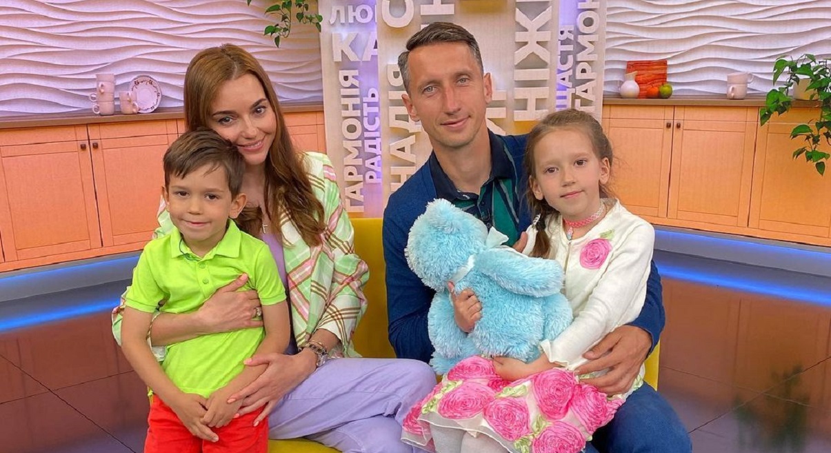 Сергей Стаховский вместе с семьей в гостях у канала "1+1" (ВИДЕО)