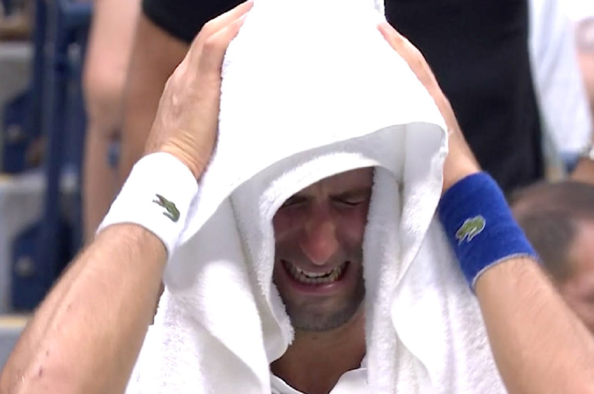 Джокович расплакался на корте в концовке финала против Медведева (ВИДЕО)