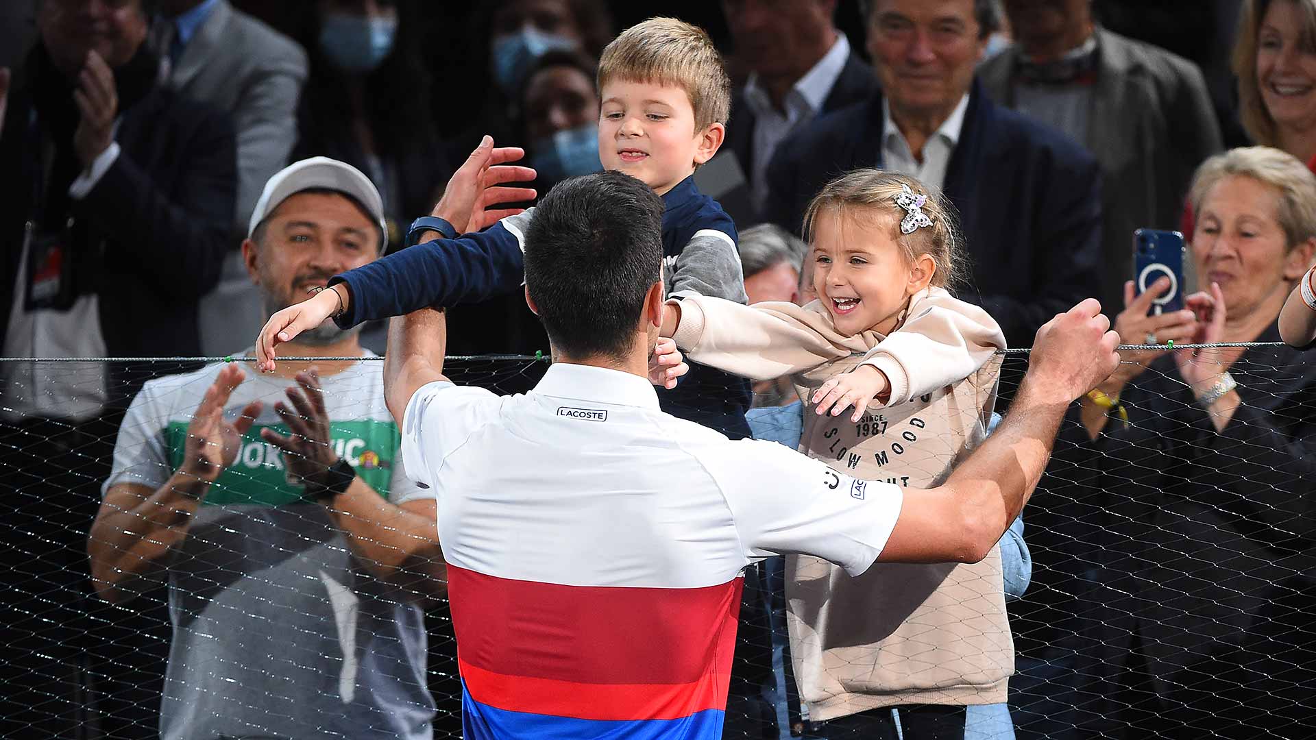 Новак Джокович отпраздновал победу в Париже со своей семьей (ВИДЕО)
