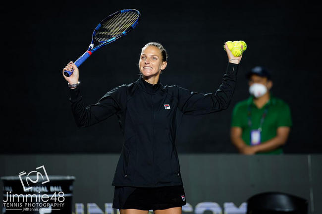 WTA Finals. Плишкова в трёх сетах победила Мугурусу на старте турнира