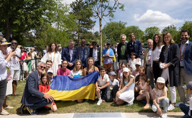 Калинина, Ястремская и дети из Украины приняли участие в символической акции на Ролан Гаррос
