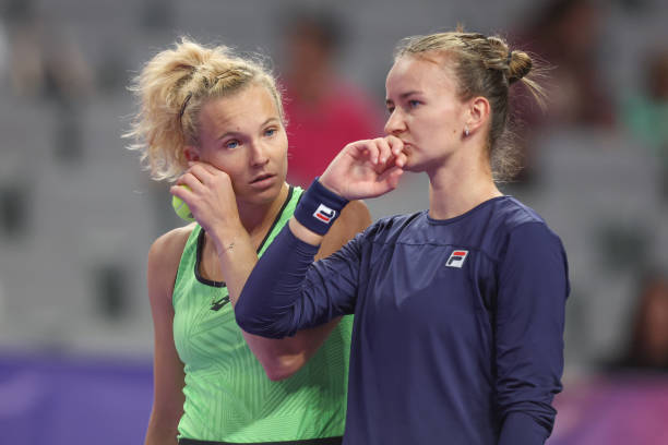WTA Finals. Крейчикова и Синякова продолжили победную серию и вышли в полуфинал, Гауфф и Пегула проиграли второй матч подряд