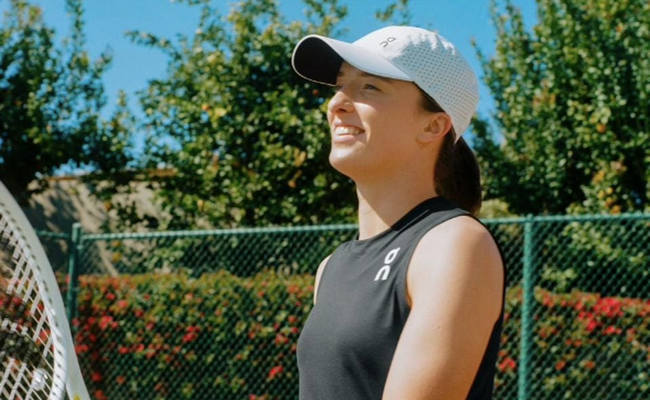 Первая ракетка мира Ига Швёнтек сменила своего спонсора одежды и будет работать с компанией, которая выпускает кроссовки Федерера