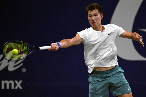 Шанхай. Казахский теннисист из топ-400 выиграл свой дебютный матч на уровне ATP, Шварцман и Арнальди прошли во второй круг
