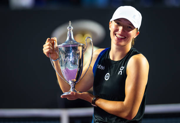 Рейтинг WTA. Швёнтек вернулась на первое место после победы на Итоговом турнире, Хантер впервые стала сильнейшей парницей мира