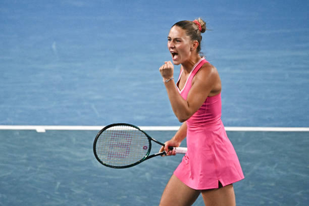 Australian Open. Костюк отыграла матчбол и победила Мертенс в трехчасовом поединке второго круга