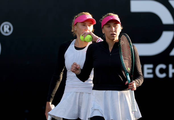 Чарльстон. Сестры Киченок одержали волевую победу и впервые сыграют вместе в полуфинале турнира WTA на грунте