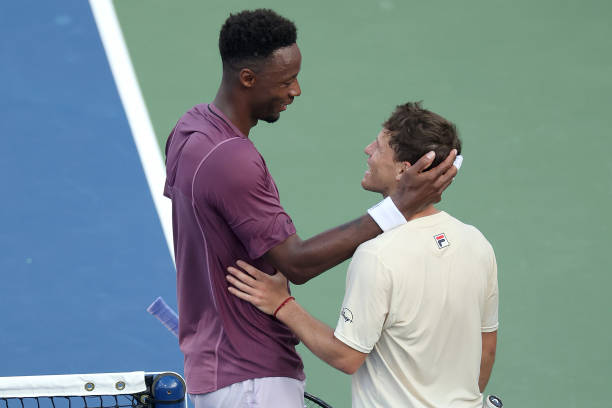 US Open. Монфис в четырех сетах победил Шварцмана, Тим провел свой последний матч на турнире, Руне вновь проиграл в первом круге