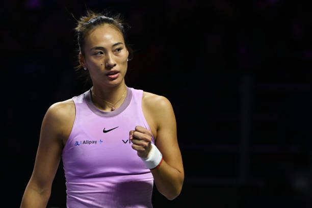 WTA Finals. Чжэн Циньвэнь впервые победила Рыбакину и одержала первую победу в группе